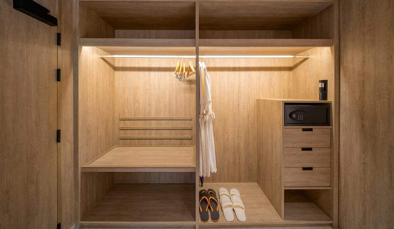 (OTA ONLY)-ckr-deluxe-family-suite-pool-view